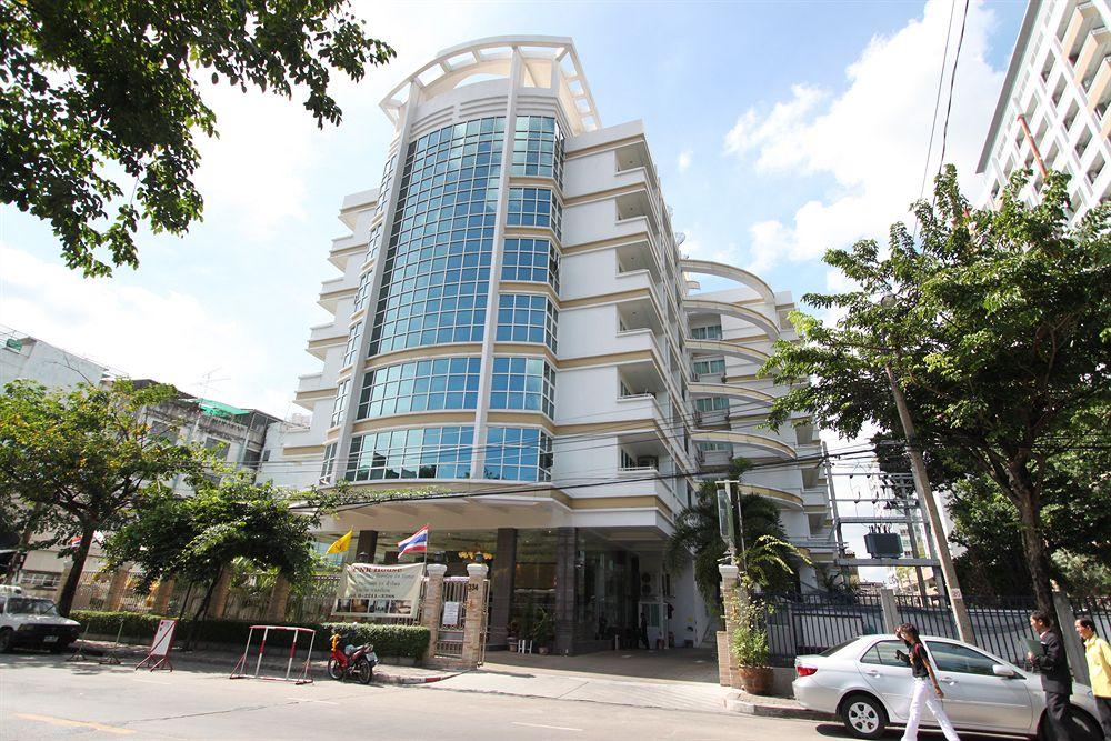 Miloft Sathorn Hotel Bangkok Exterior foto The university library