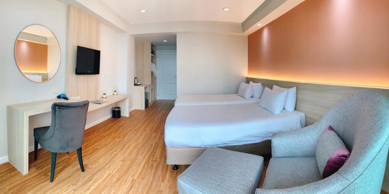 Miloft Sathorn Hotel Bangkok Exterior foto Deluxe Room