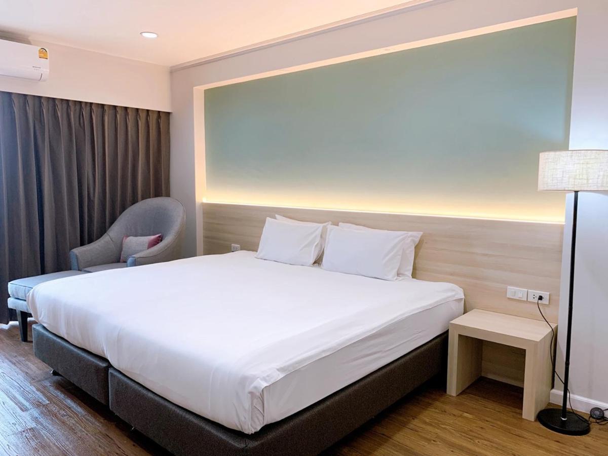 Miloft Sathorn Hotel Bangkok Exterior foto Deluxe Room