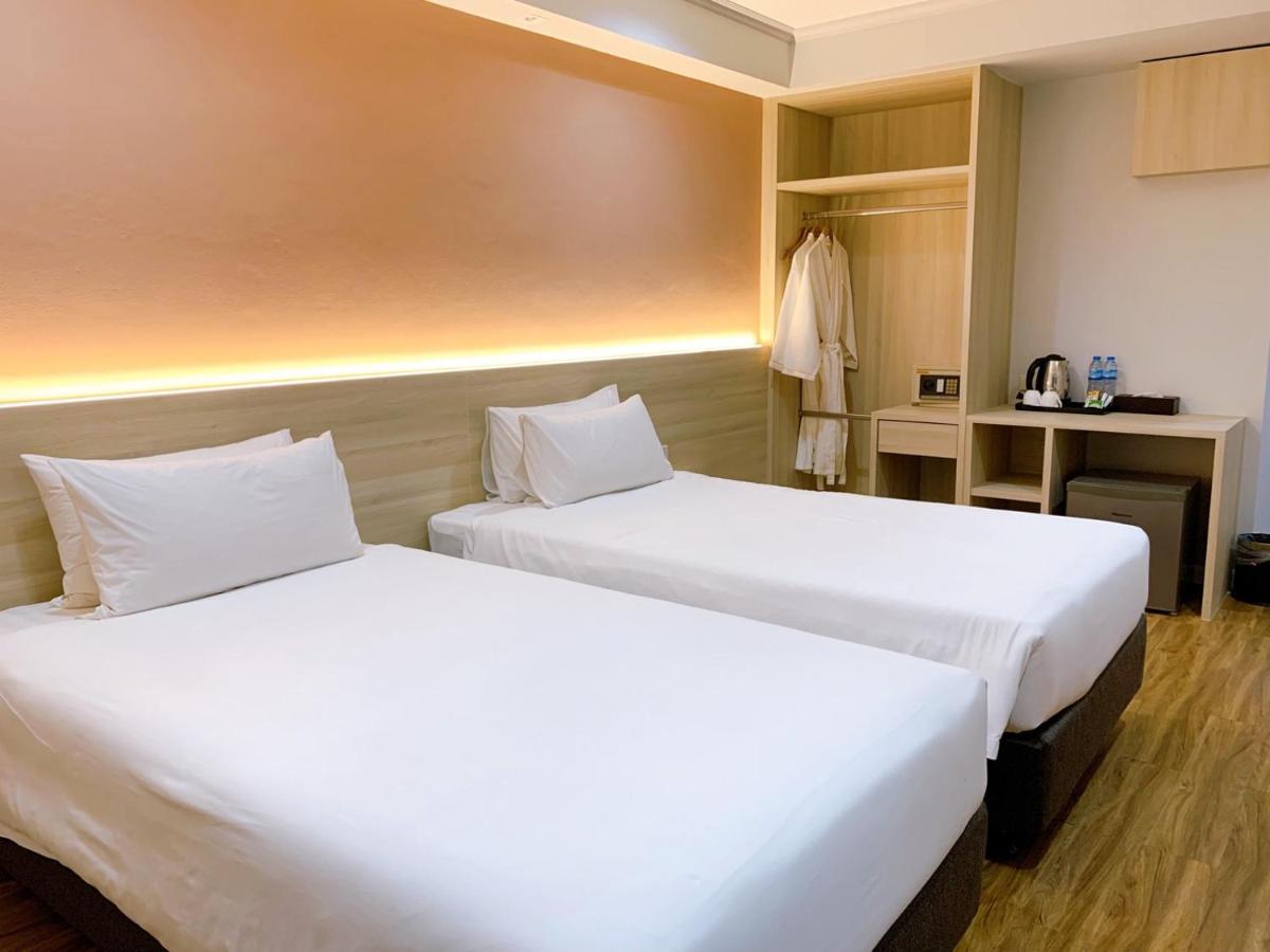 Miloft Sathorn Hotel Bangkok Exterior foto Deluxe Twin Room