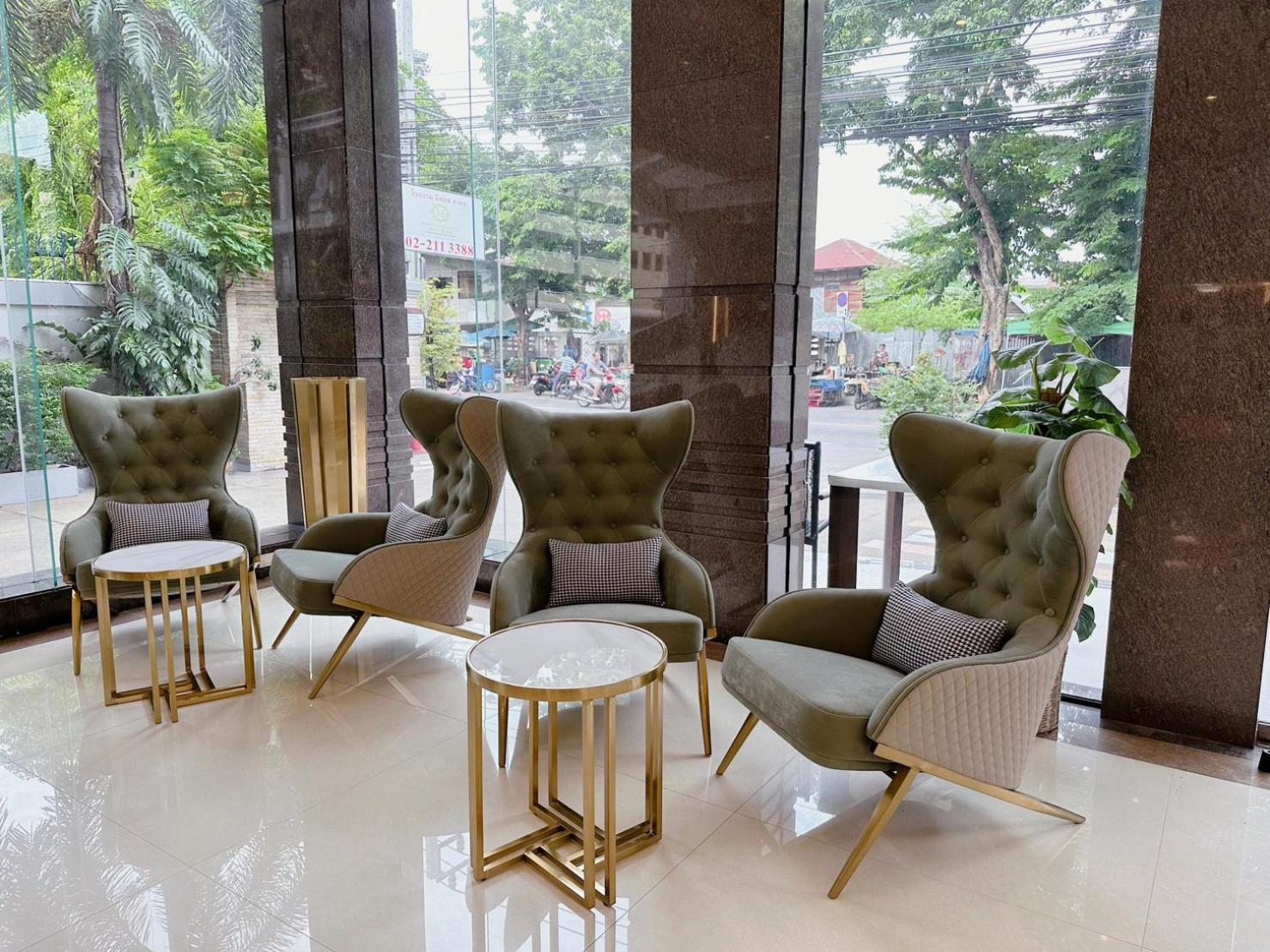 Miloft Sathorn Hotel Bangkok Exterior foto The lobby of the hotel