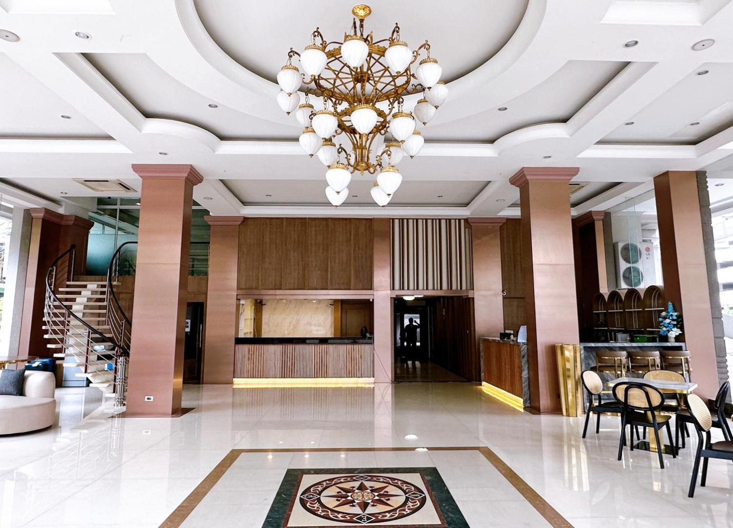 Miloft Sathorn Hotel Bangkok Exterior foto Lobby